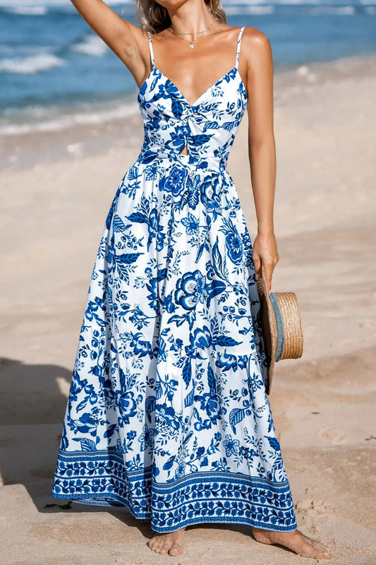 Robe maxi bleu ciel à bretelles fines, imprimé floral bleu, encolure échancrée, dos nu noué