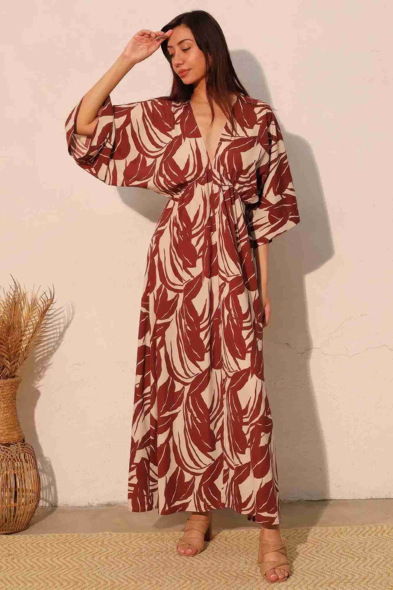 Robe Maxi Kimono Imprimé Feuilles Manches Larges by TYCHE