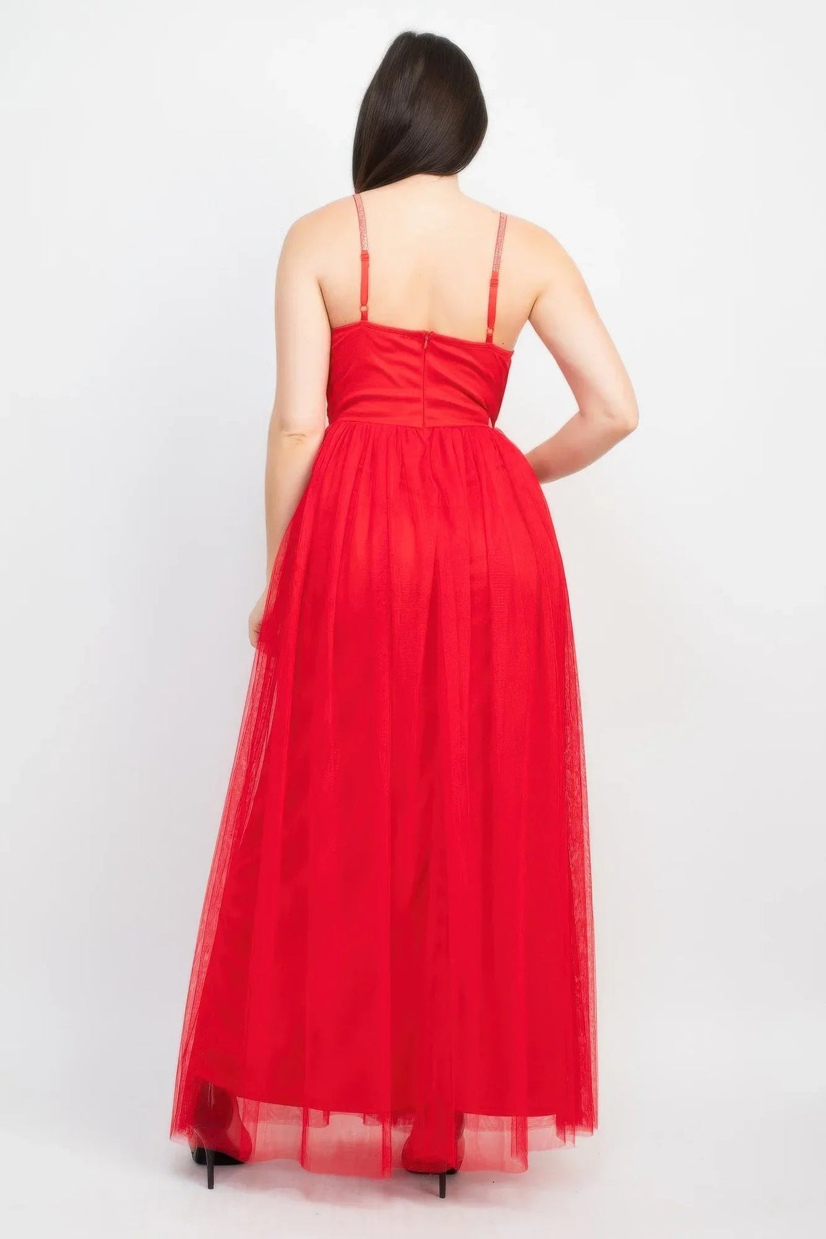 Robe longue rouge en tulle, vue arrière, bretelles fines, jupe en tulle