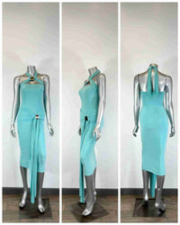Ensemble de vues : robe midi aqua moulante col halter, dos ouvert, accents métalliques