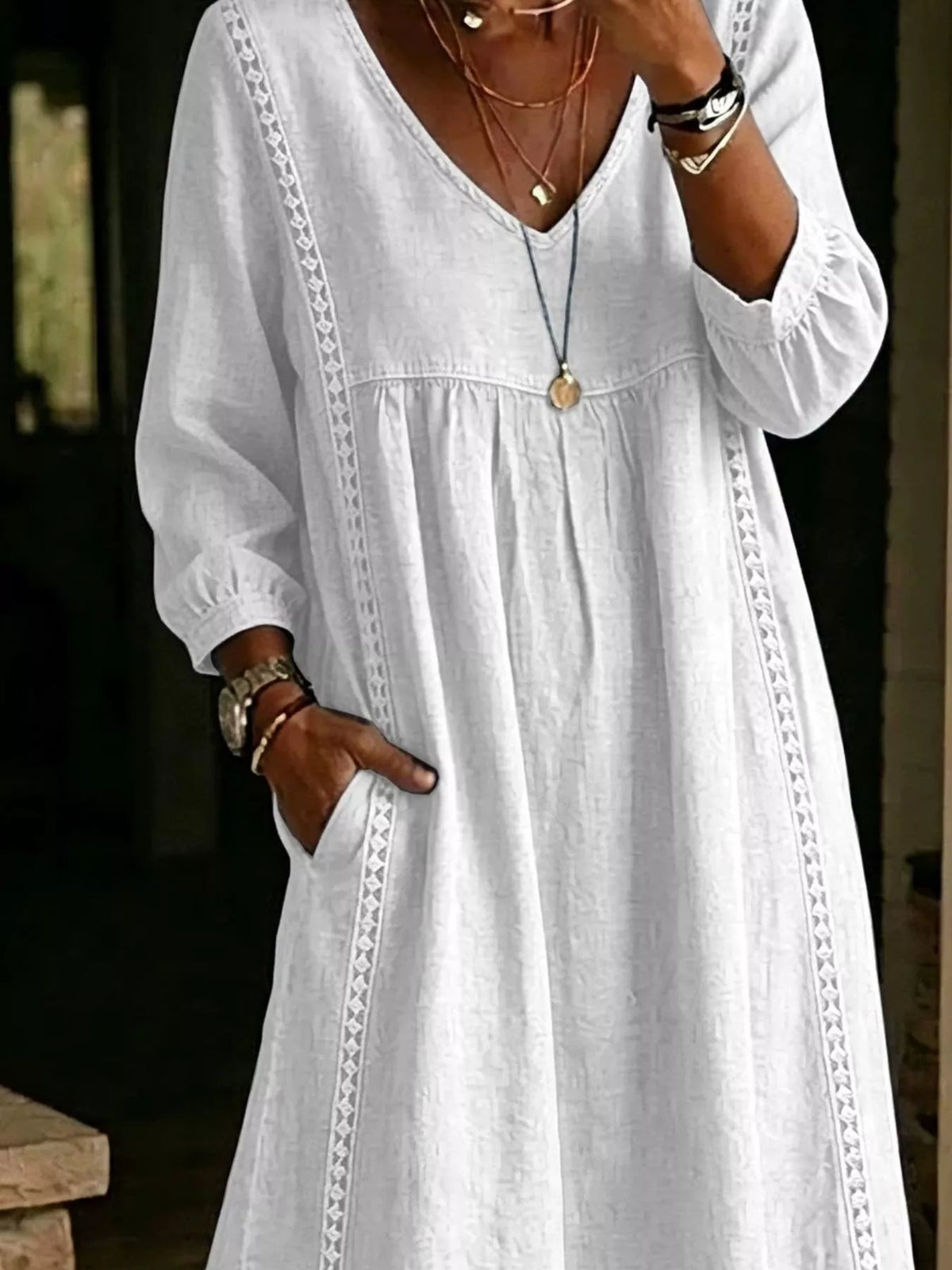 Robe midi en dentelle à manches longues et poches pour femme – vue 7