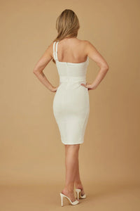 Robe midi blanche à dos nu, bretelles croisées et découpe latérale en bas.