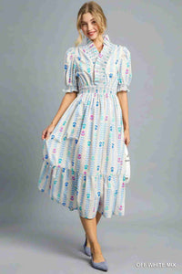 Robe midi smockée à volants, fond ivoire, imprimé pastel et manches bouffantes