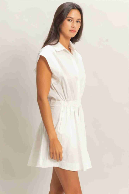 Robe Mini Col Chemisier Taille Smockée Sans Manches – Noir & Blanc by CCWHOLESALECLOTHING