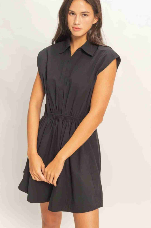 Robe Mini Col Chemisier Taille Smockée Sans Manches – Noir & Blanc by CCWHOLESALECLOTHING