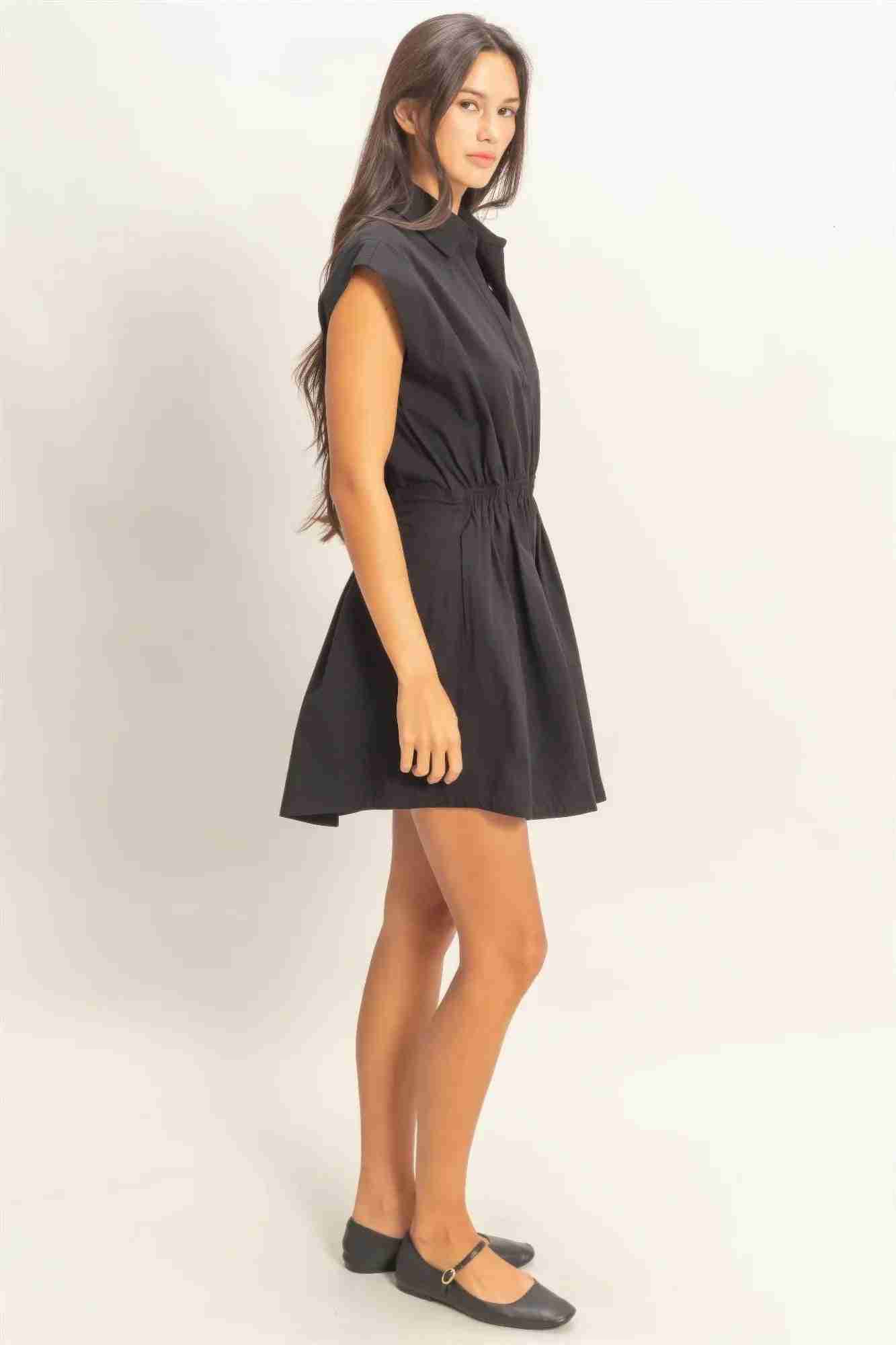 Robe Mini Col Chemisier Taille Smockée Sans Manches – Noir & Blanc by CCWHOLESALECLOTHING