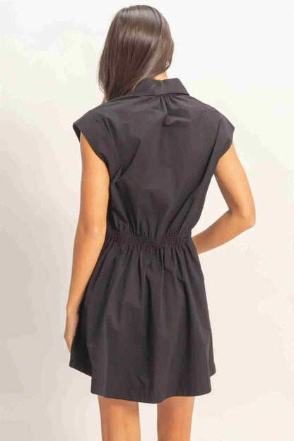 Robe Mini Col Chemisier Taille Smockée Sans Manches – Noir & Blanc by CCWHOLESALECLOTHING