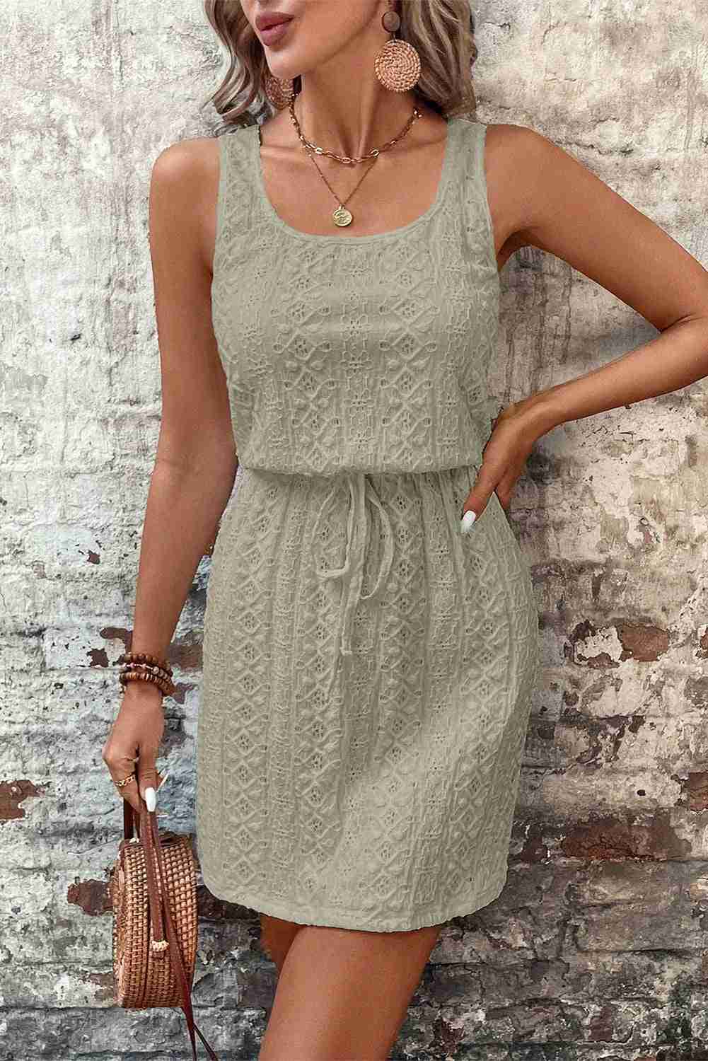 Robe mini sans manches vert clair en dentelle à col carré et cordon à la taille