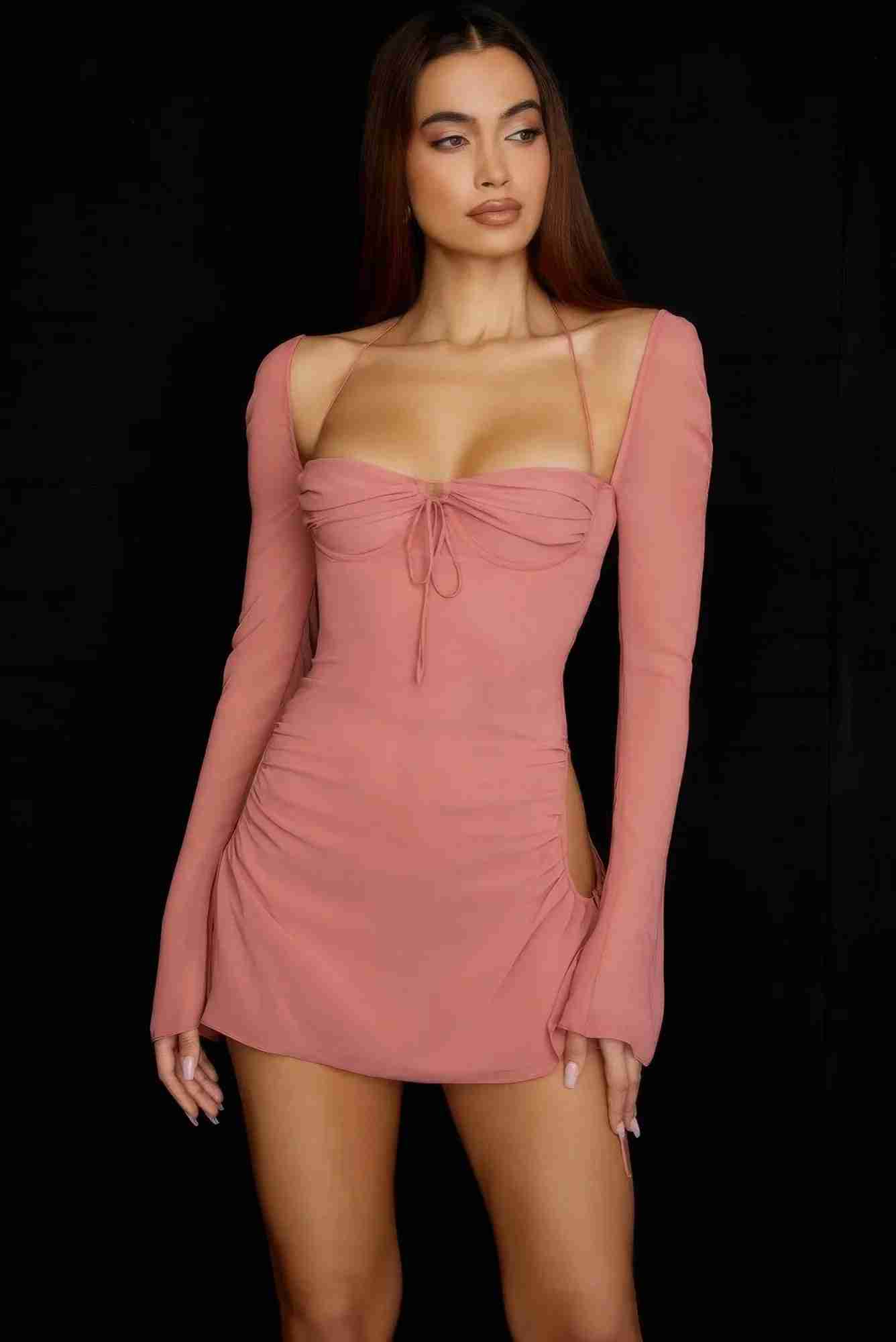 Robe Mini Halter Manches Évasées Découpées by CCWHOLESALECLOTHING