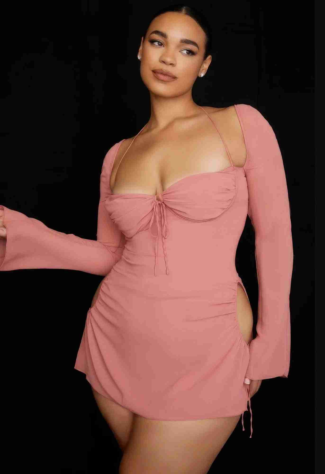 Robe Mini Halter Manches Évasées Découpées by CCWHOLESALECLOTHING