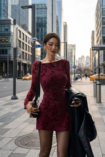 Robe moulante courte bordeaux à manches longues en maille filet pour femme – vue 4