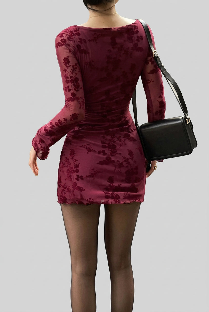 Robe moulante courte bordeaux à manches longues en maille filet pour femme – vue 6