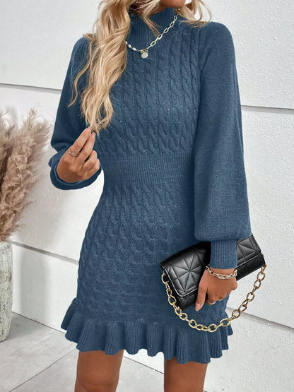 Robe pull en maille torsadée à col montant et volants pour femme – vue 3