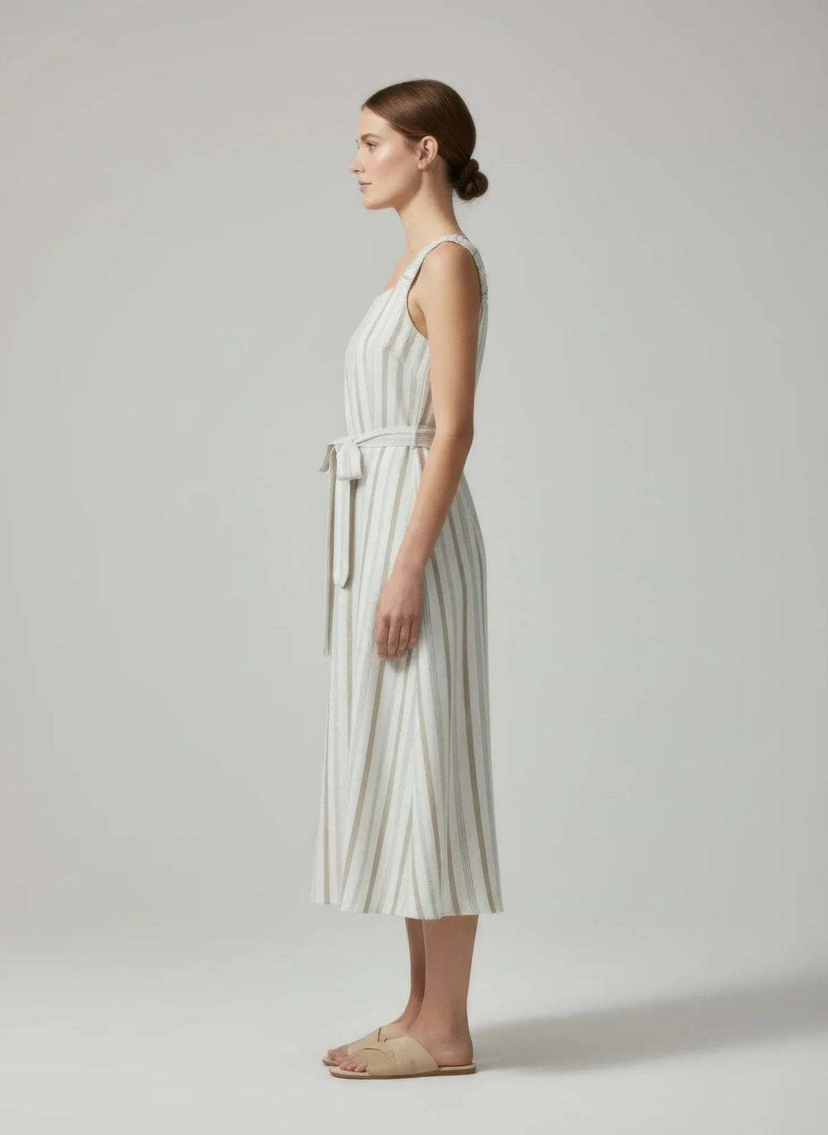 Robe midi rayée sans manches, boutonnée devant, ceinture à nouer