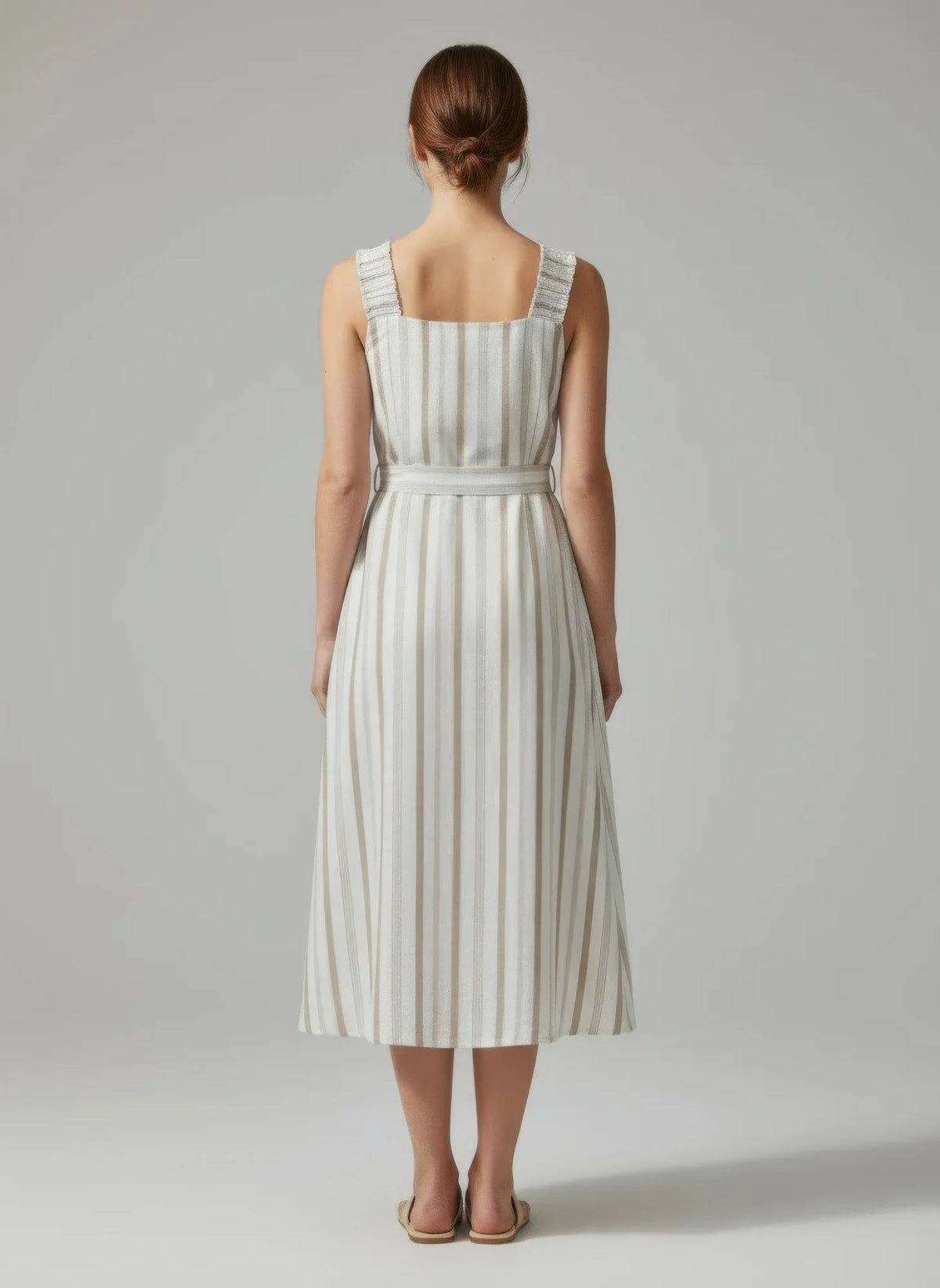 Robe midi rayée sans manches avec dos nu et ceinture à nouer