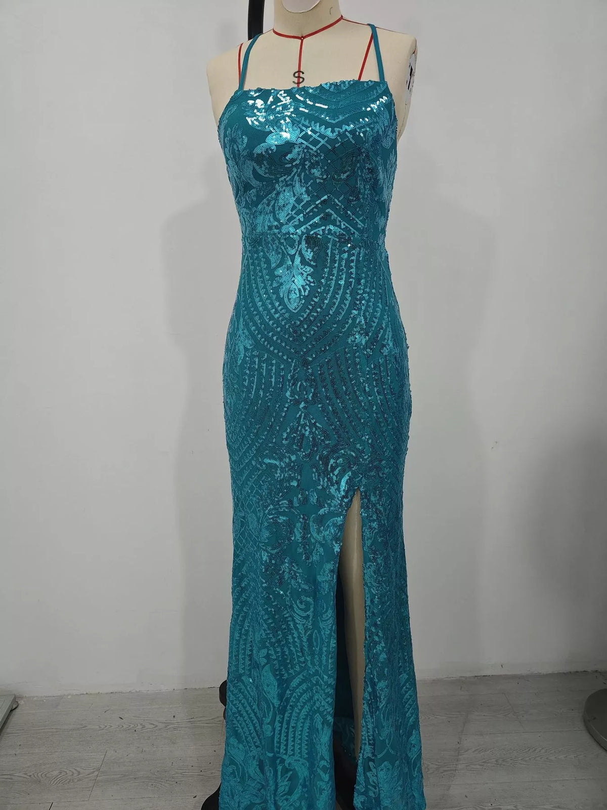 Robe de soirée moulante à sequins et dos nu lacé pour femme – vue 7