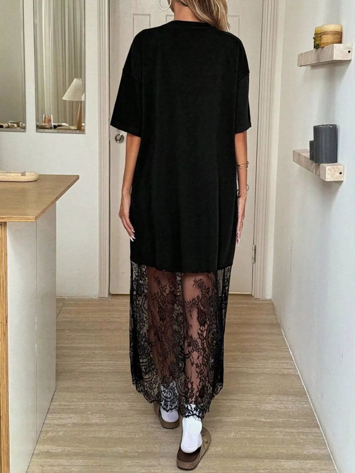 Robe t-shirt longue noire à bord en dentelle florale pour femme – vue 6