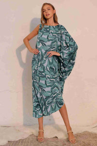 Robe fluide sarcelle imprimé floral, une manche drapée, coupe midi