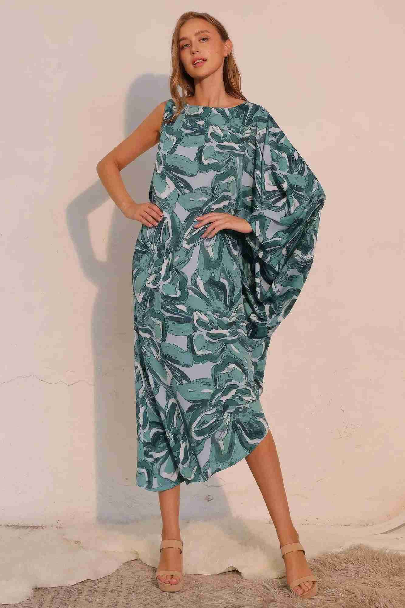 Robe fluide sarcelle imprimé floral, une manche drapée, coupe midi