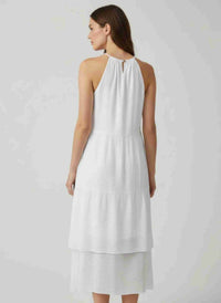 Robe blanche sans manches, dos échancré et ourlet asymétrique