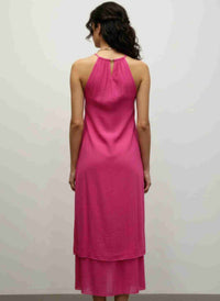 Robe fuchsia sans manches, dos dégagé, ourlet asymétrique