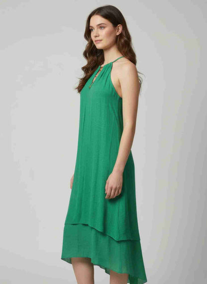 Robe Unie Sans Manches Ourlet Asymétrique Détail Collier Doré Femme – 4 Coloris by CCWHOLESALECLOTHING