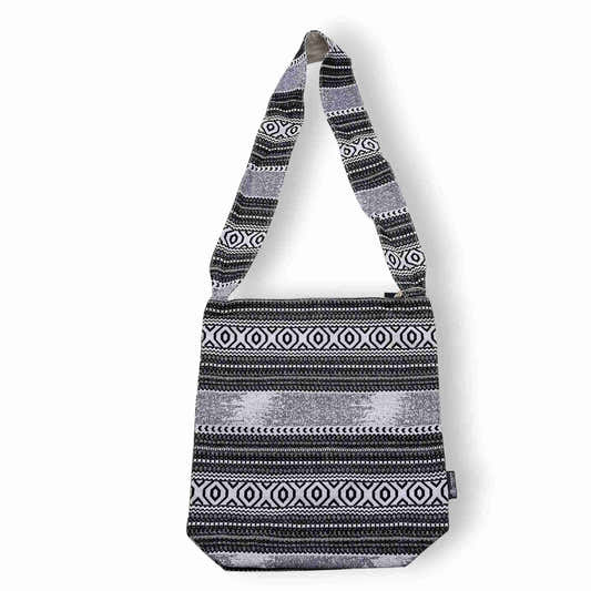 Sac cabas femme en jacquard noir et blanc, motif géométrique, anses courtes