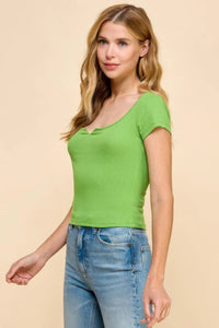 T-shirt femme vert à col rond côtelé avec encoche, manches courtes ajustées