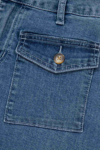 Short en jean bleu pour femme, poche avant carrée et petit bouton