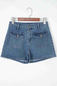 Short en jean bleu pour femme, poches avant et fermeture boutonnée