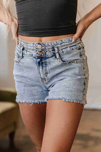 Short en jean femme bleu clair, taille mi-haute, coupe droite, ourlet effiloché