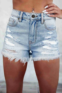 Short en jean bleu clair taille haute déchiré, ourlet brut, poches avant et franges