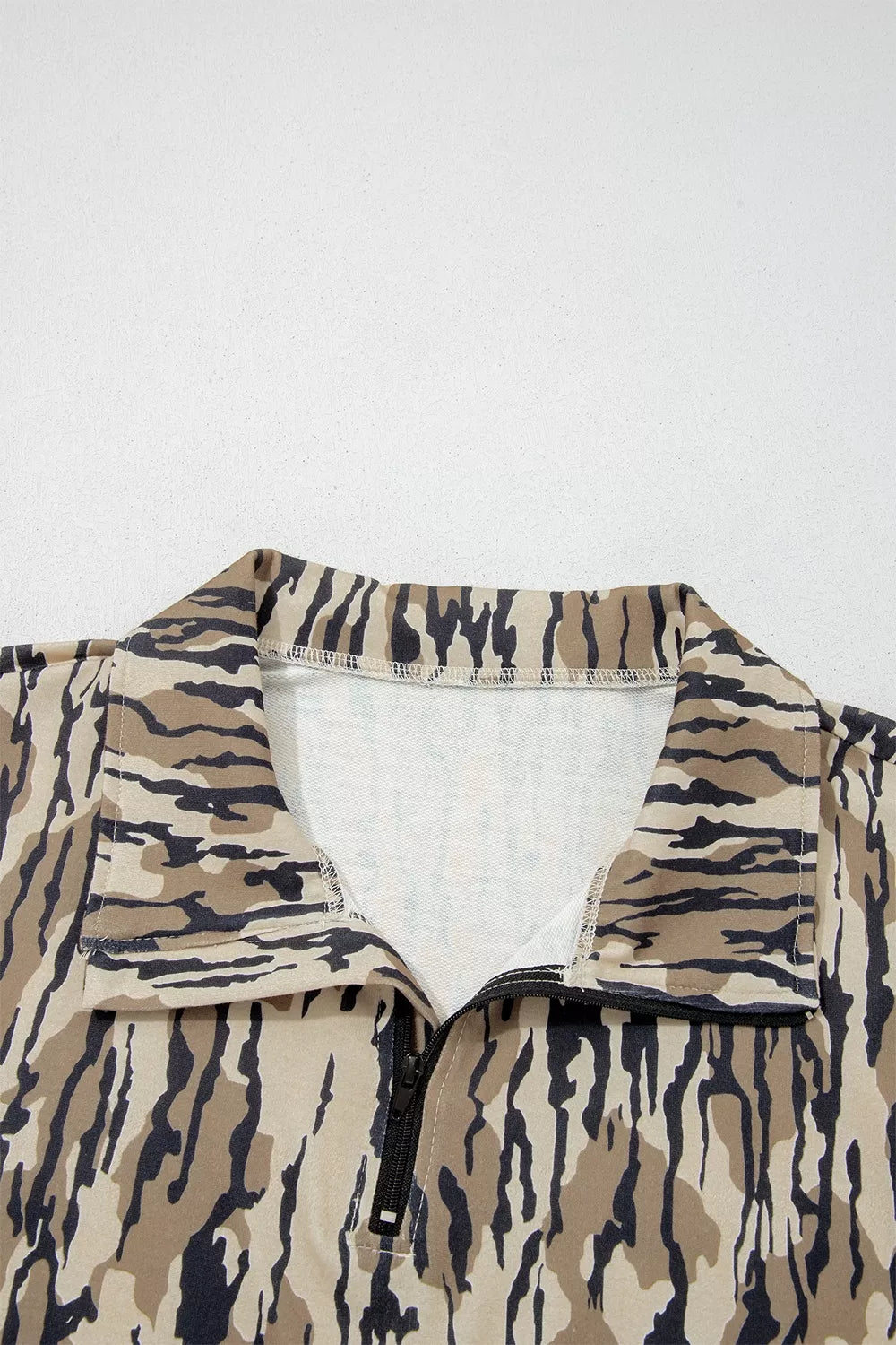 Sweat camouflage kaki à col zippé pour femme – vue 11