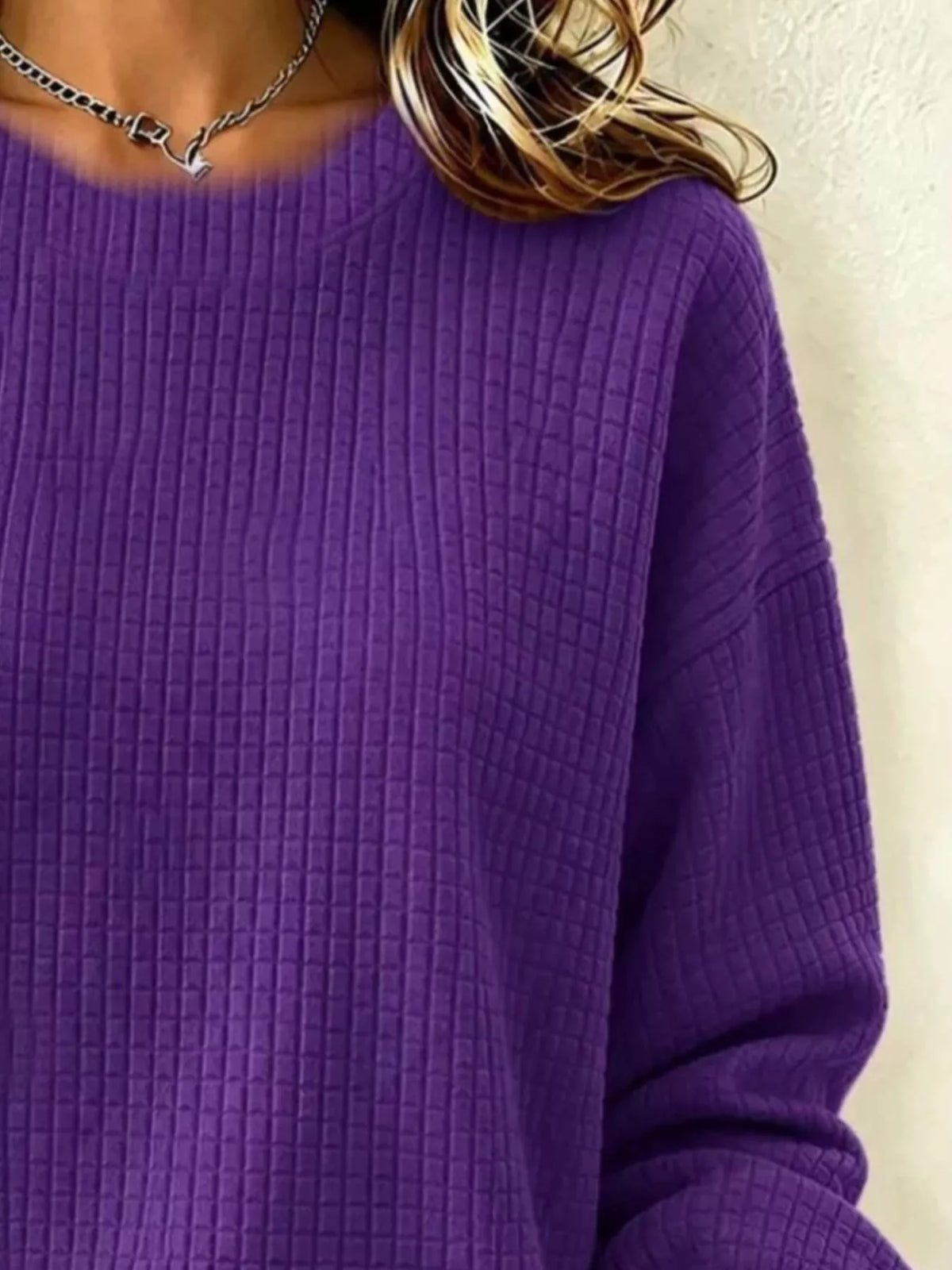 Sweat femme grande taille à col rond en maille gaufrée – vue 4