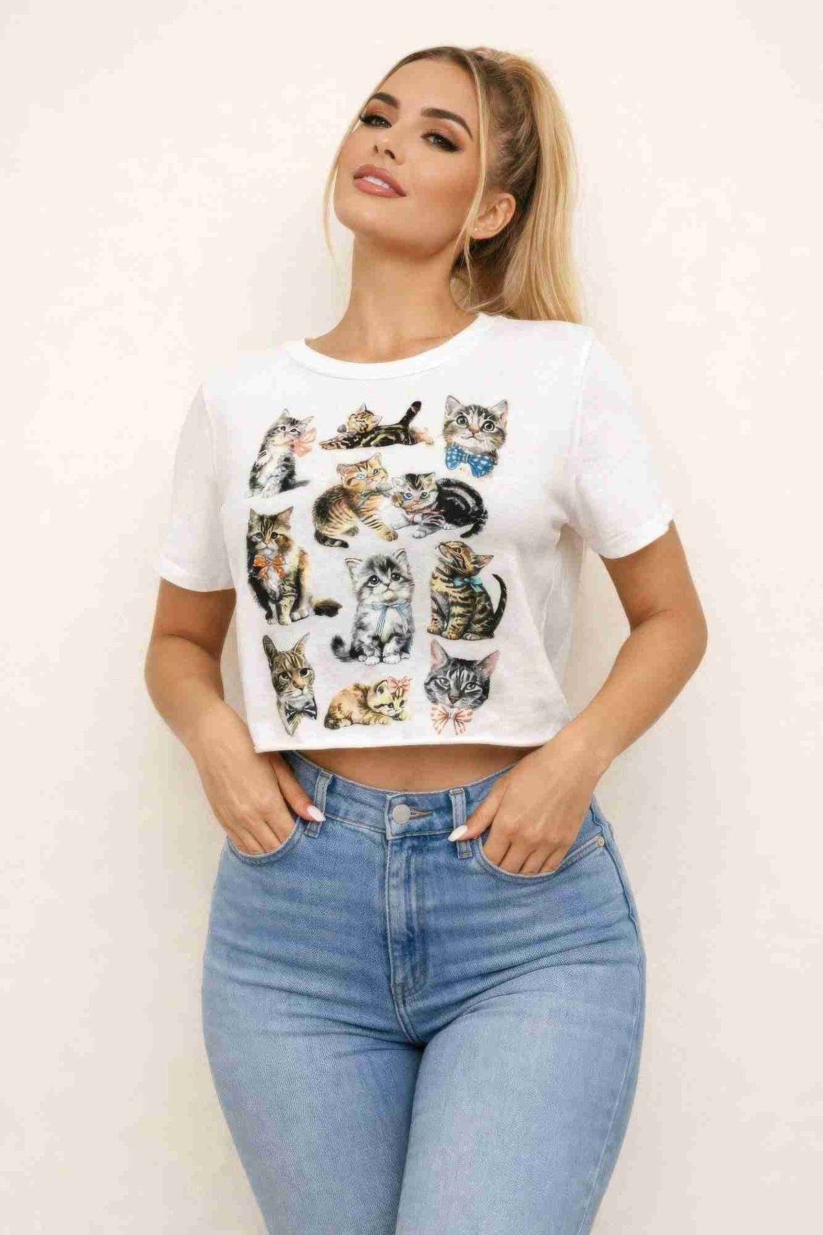 T-shirt femme blanc en coton stretch, motif chatons multicolores devant