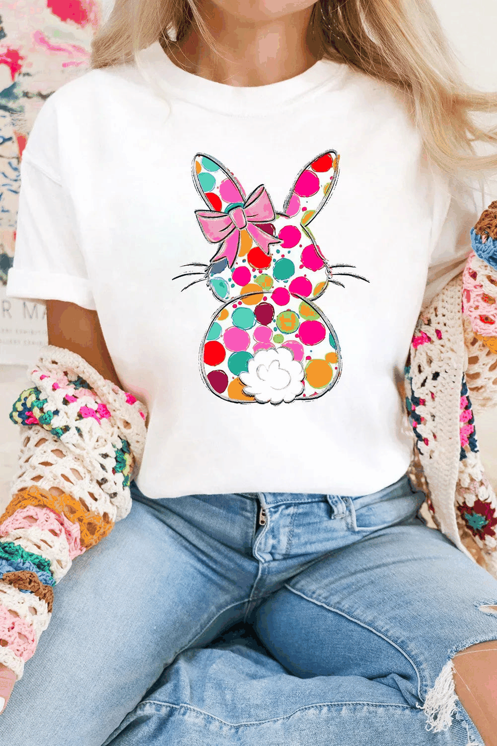 T-shirt femme blanc avec motif lapin de Pâques coloré imprimé et nuage
