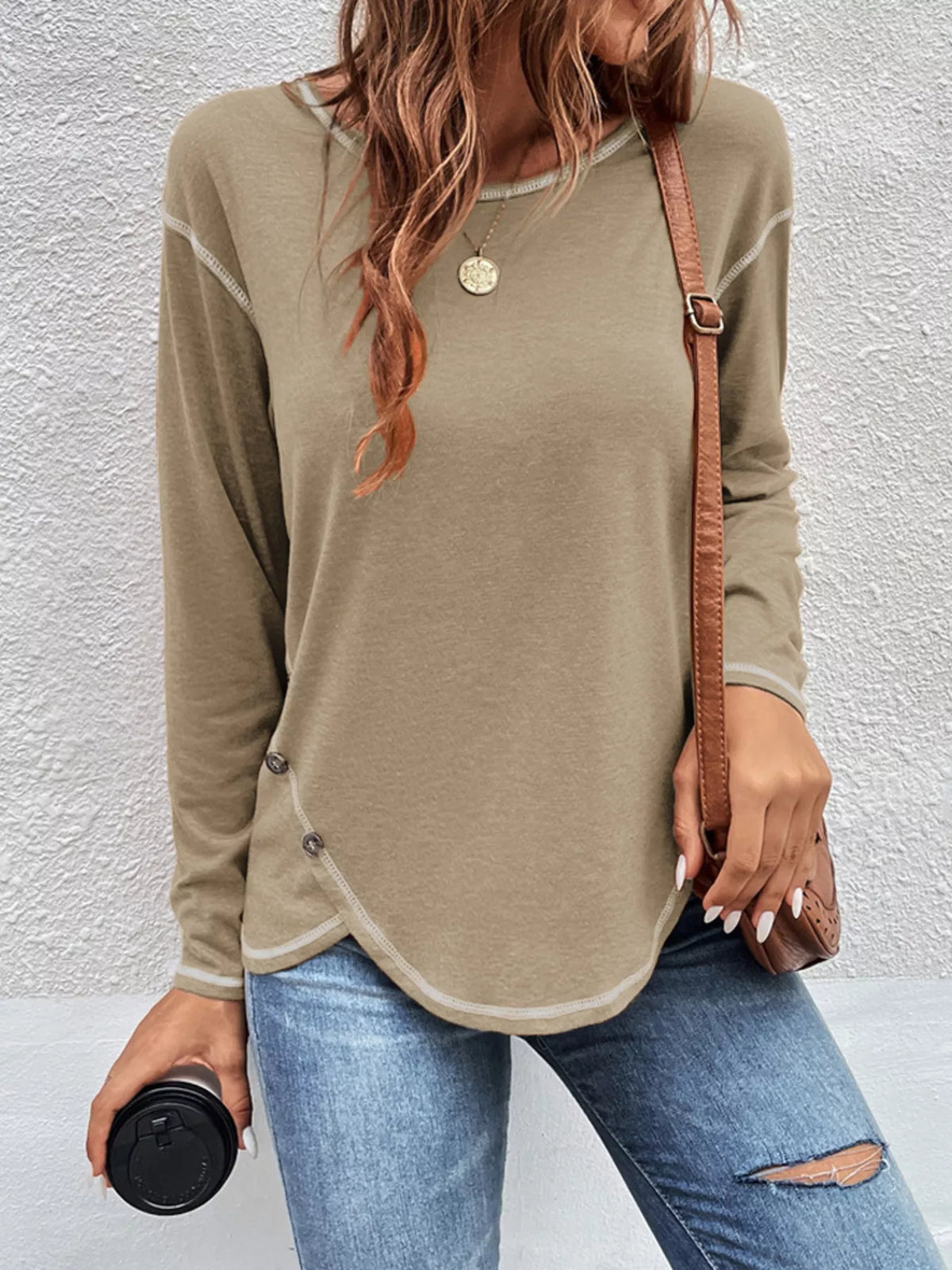 T-shirt manches longues à coutures apparentes et boutons décoratifs pour femme – vue 11