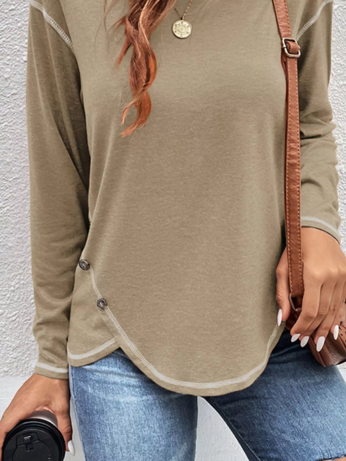 T-shirt manches longues à coutures apparentes et boutons décoratifs pour femme – vue 13