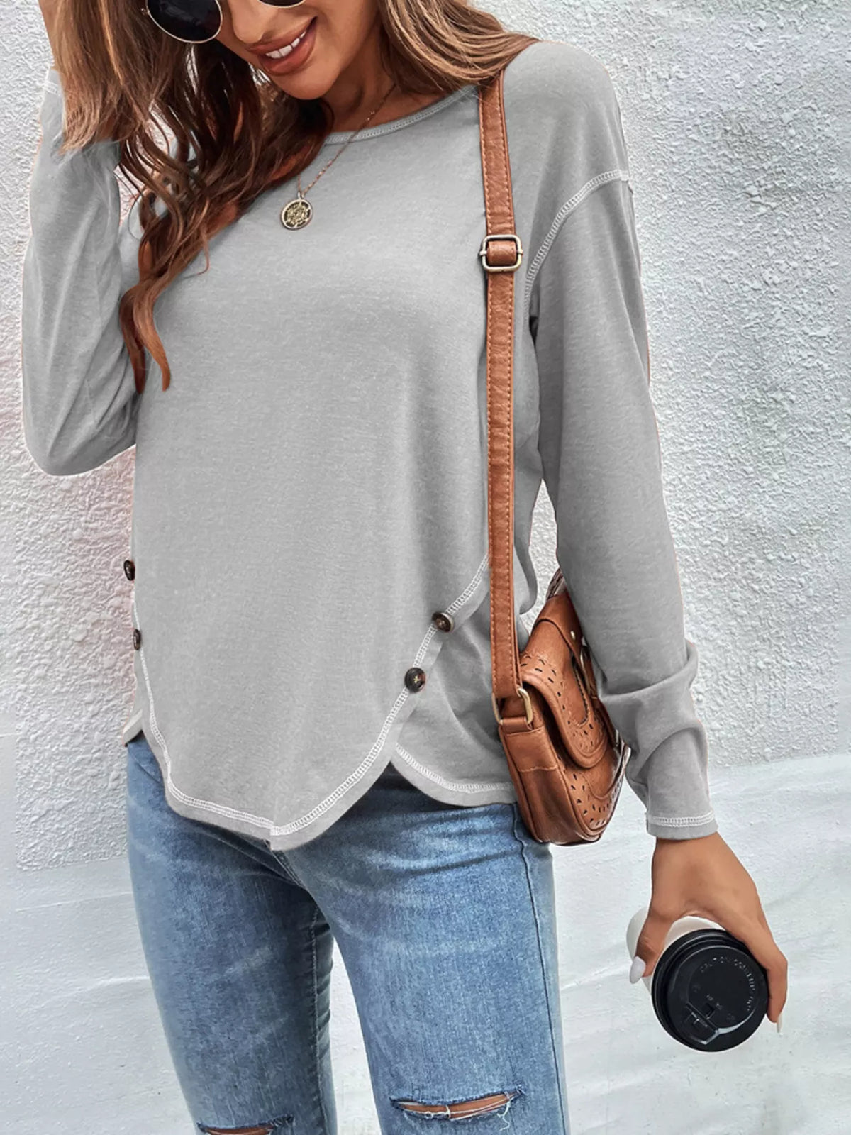 T-shirt manches longues à coutures apparentes et boutons décoratifs pour femme – vue 16