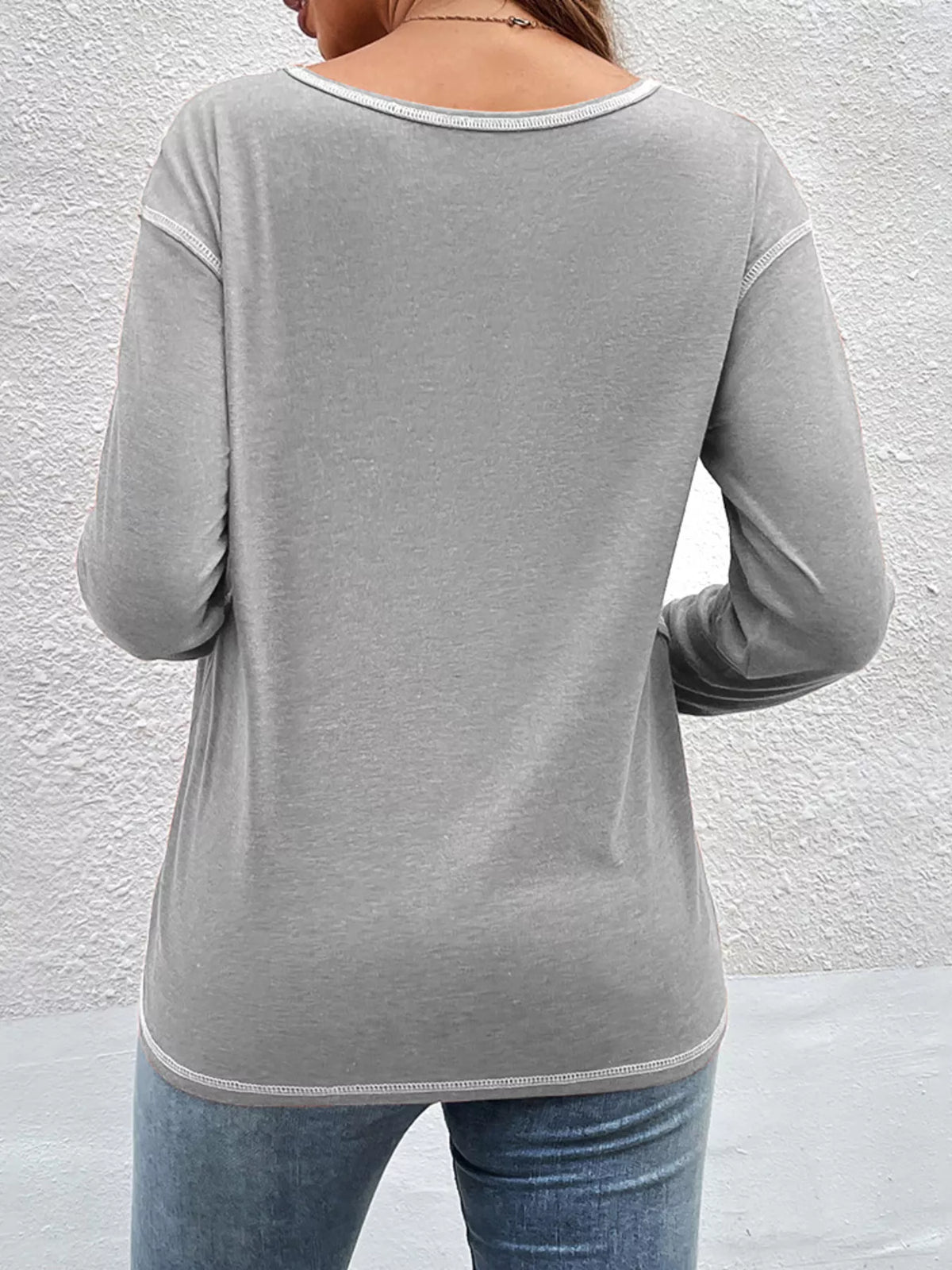 T-shirt manches longues à coutures apparentes et boutons décoratifs pour femme – vue 17
