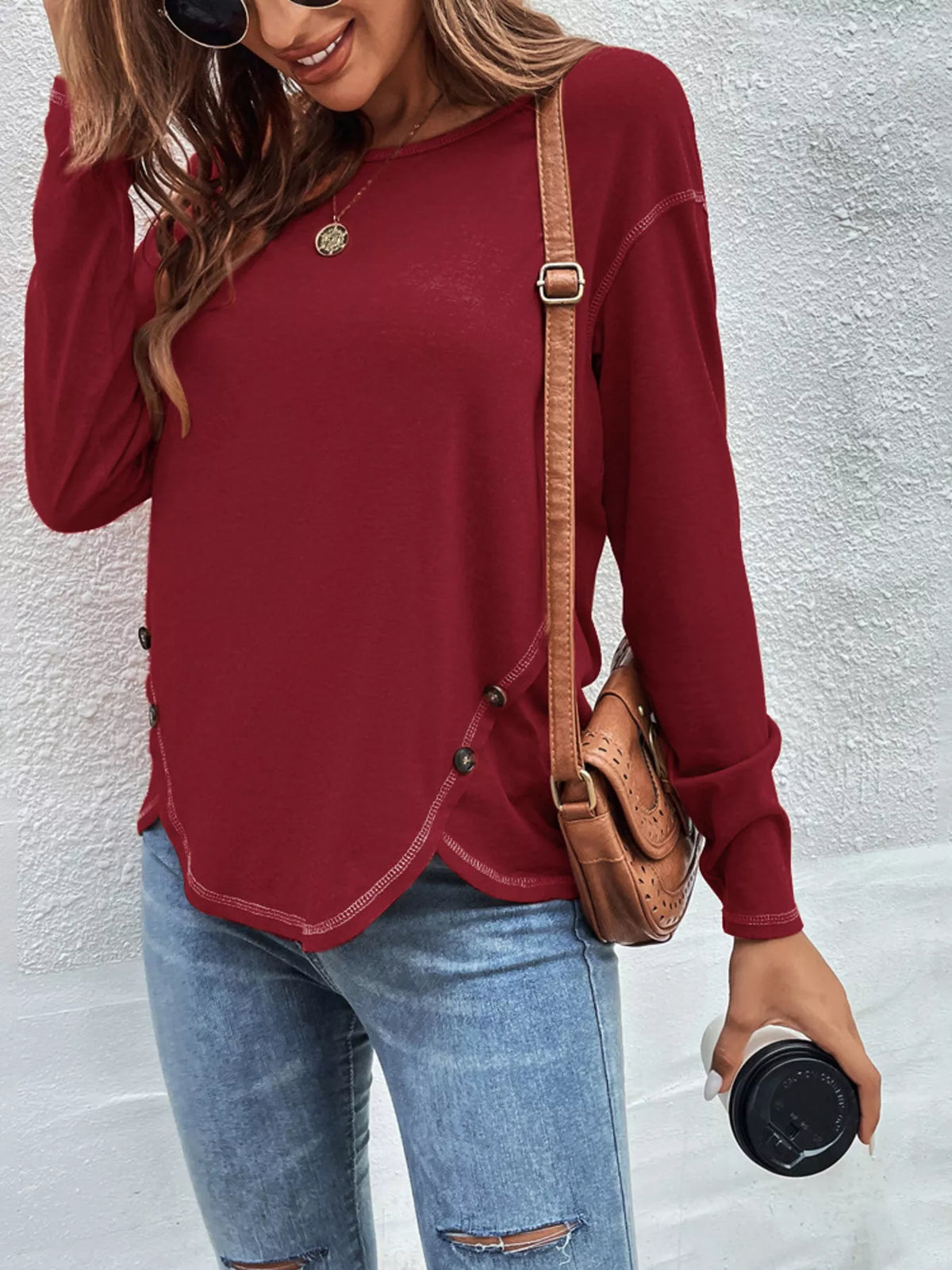 T-shirt manches longues à coutures apparentes et boutons décoratifs pour femme – vue 18