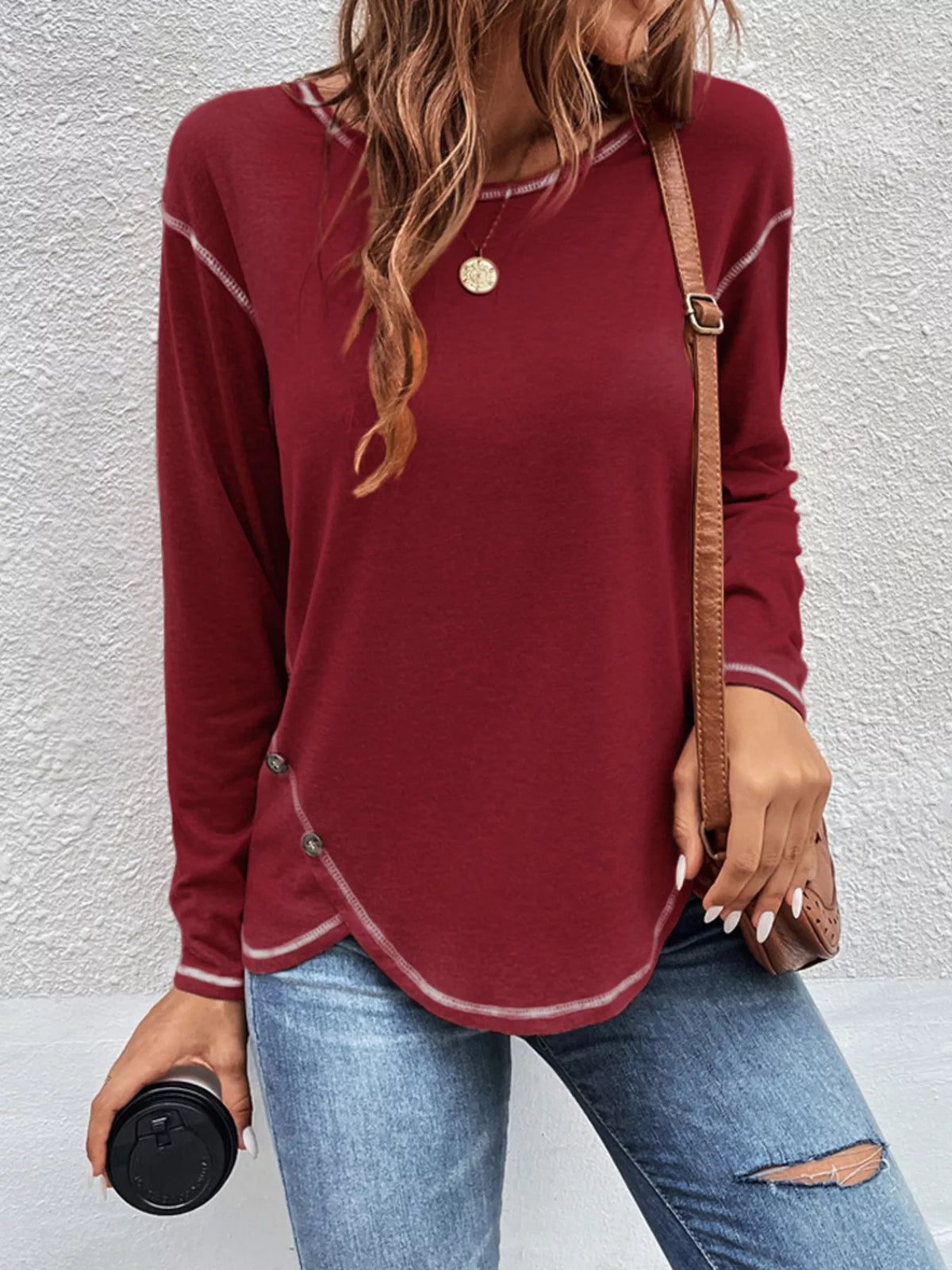 T-shirt manches longues à coutures apparentes et boutons décoratifs pour femme – vue 19