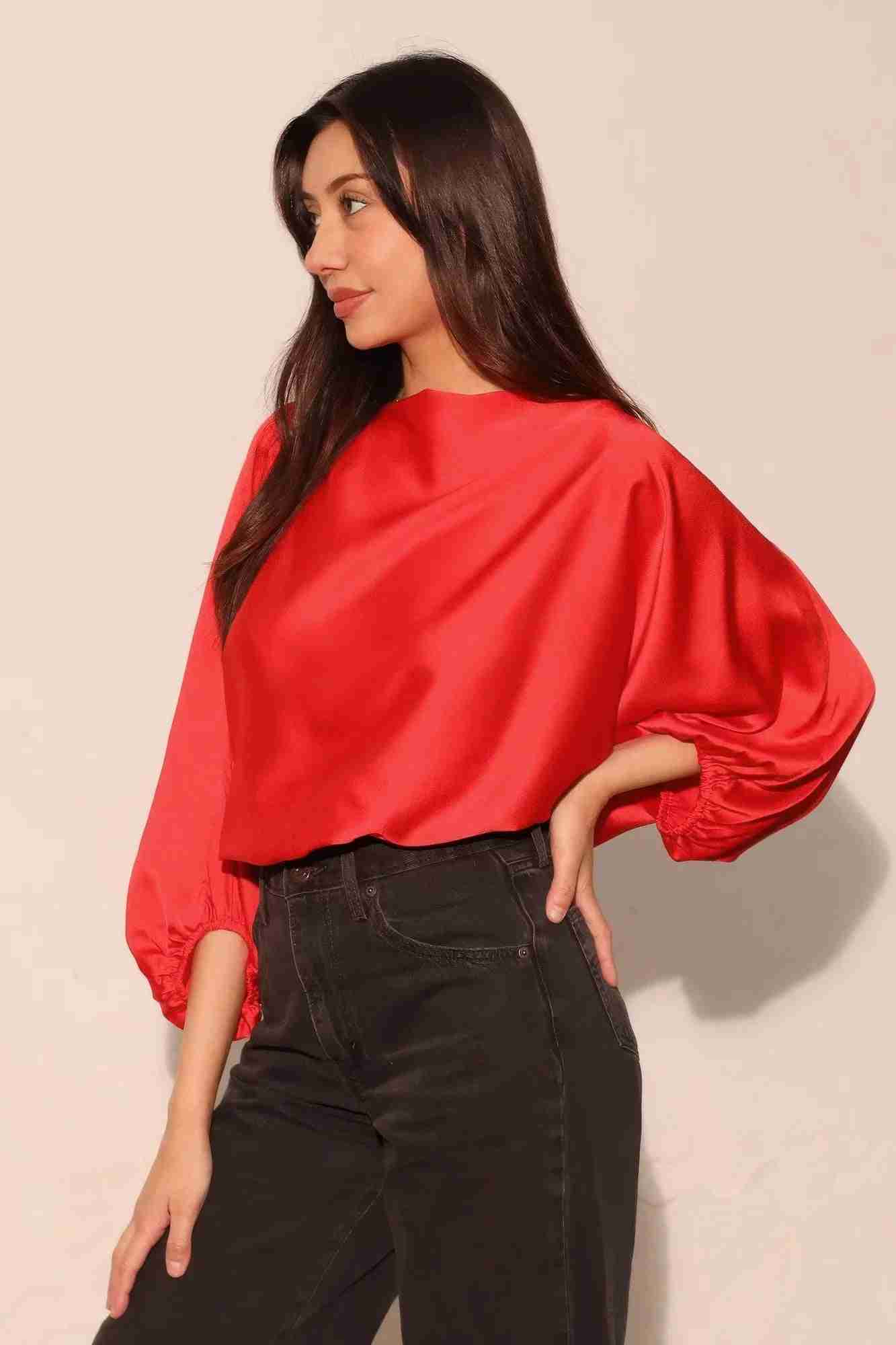 Top Blouson Satin Col Bateau Élastique - Rouge by TYCHE