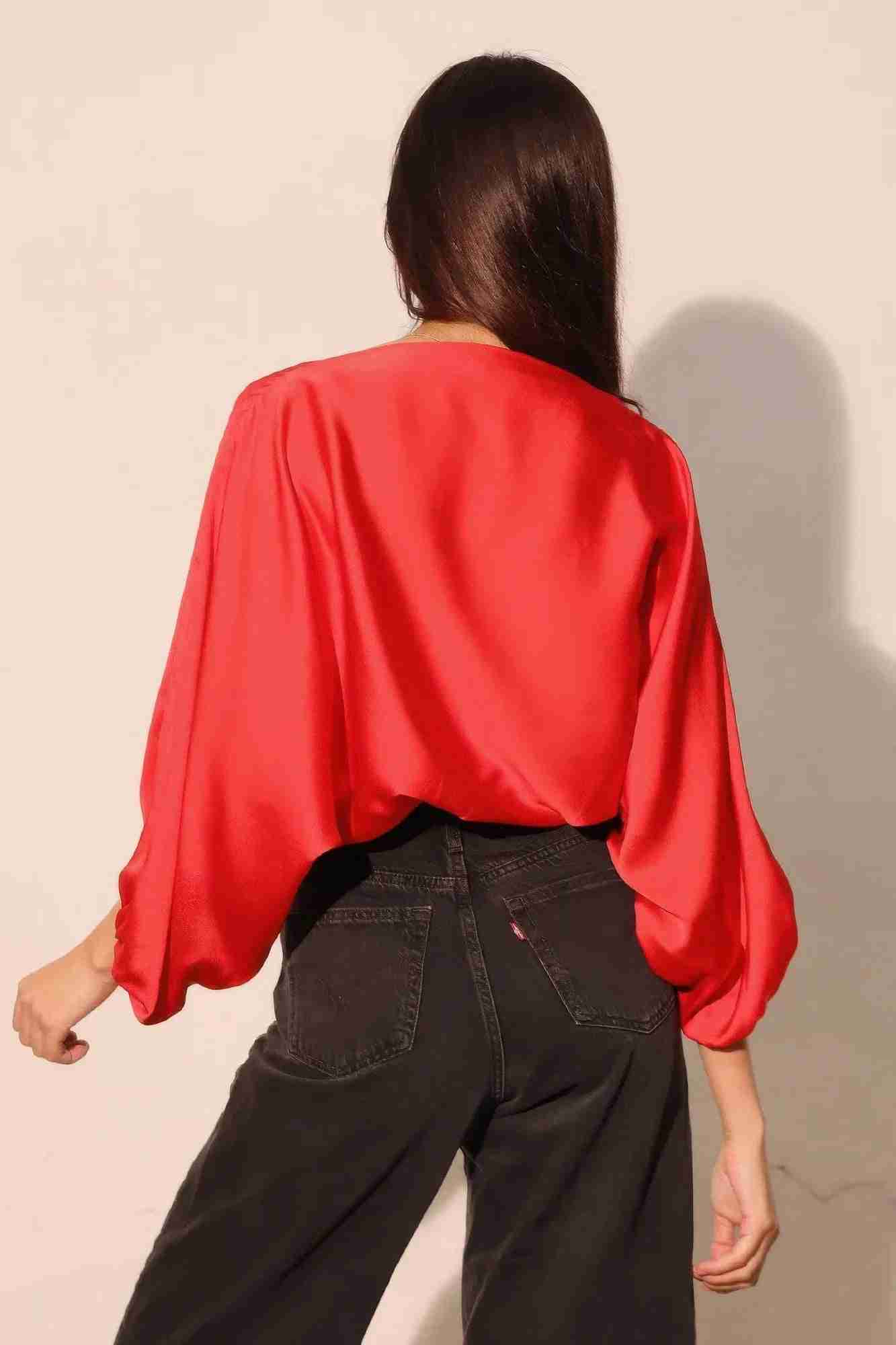 Top Blouson Satin Col Bateau Élastique - Rouge by TYCHE