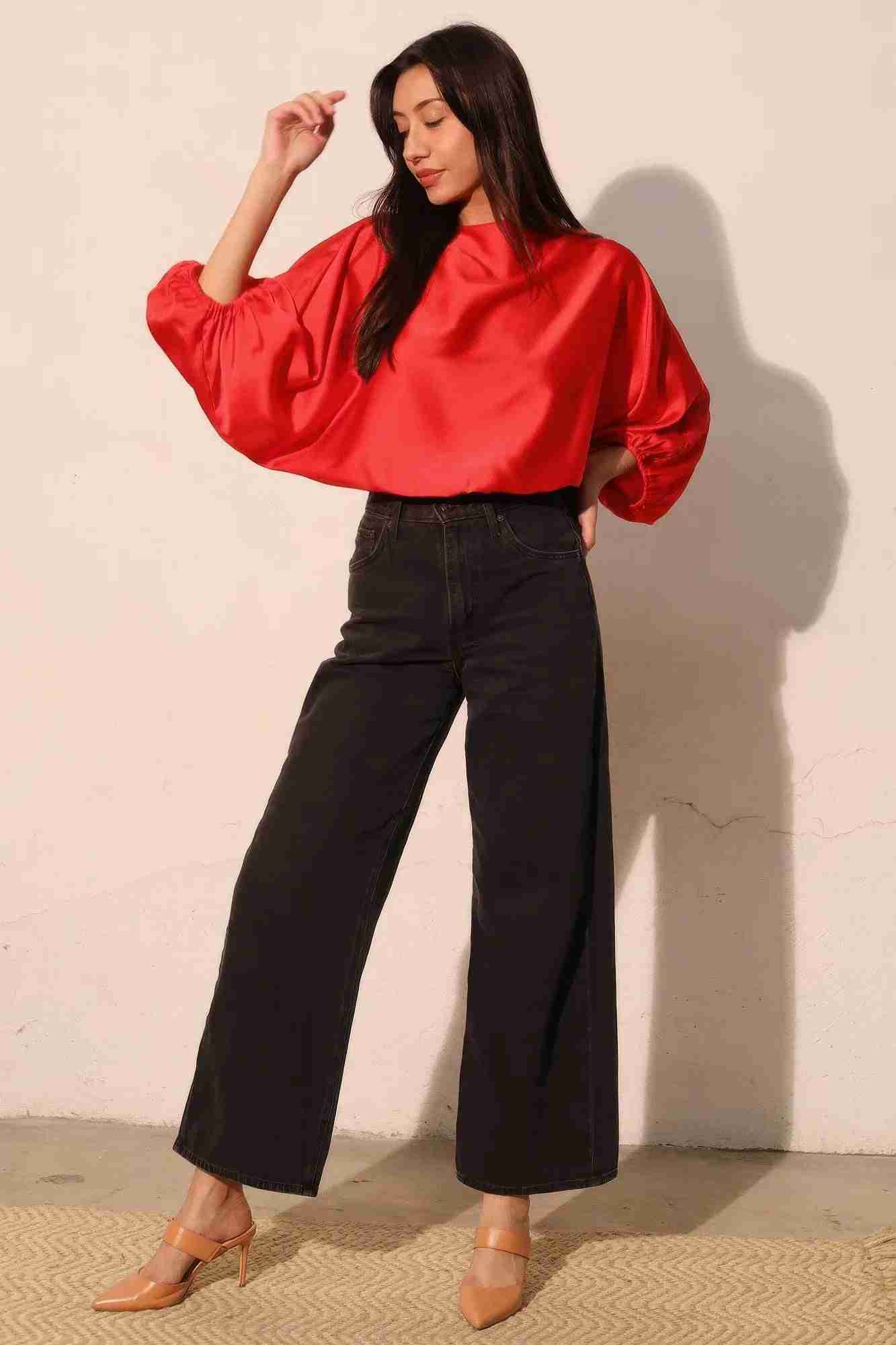 Top Blouson Satin Col Bateau Élastique - Rouge by TYCHE