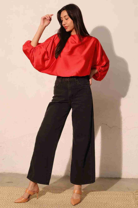 Top Blouson Satin Col Bateau Élastique - Rouge by TYCHE