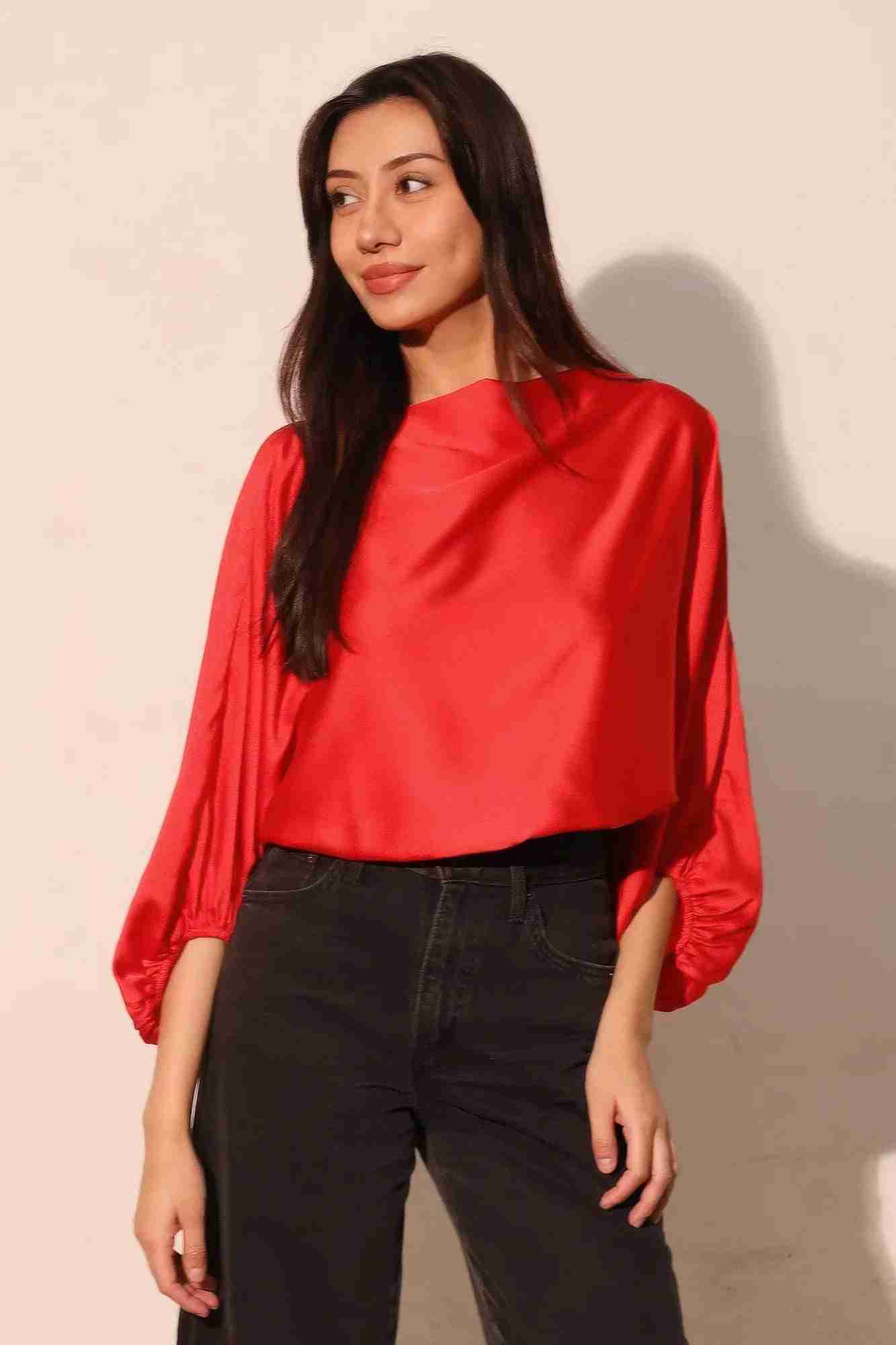 Top Blouson Satin Col Bateau Élastique - Rouge by TYCHE