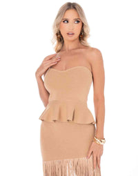 Top bustier sans bretelles camel à volants et franges, coupe près du corps