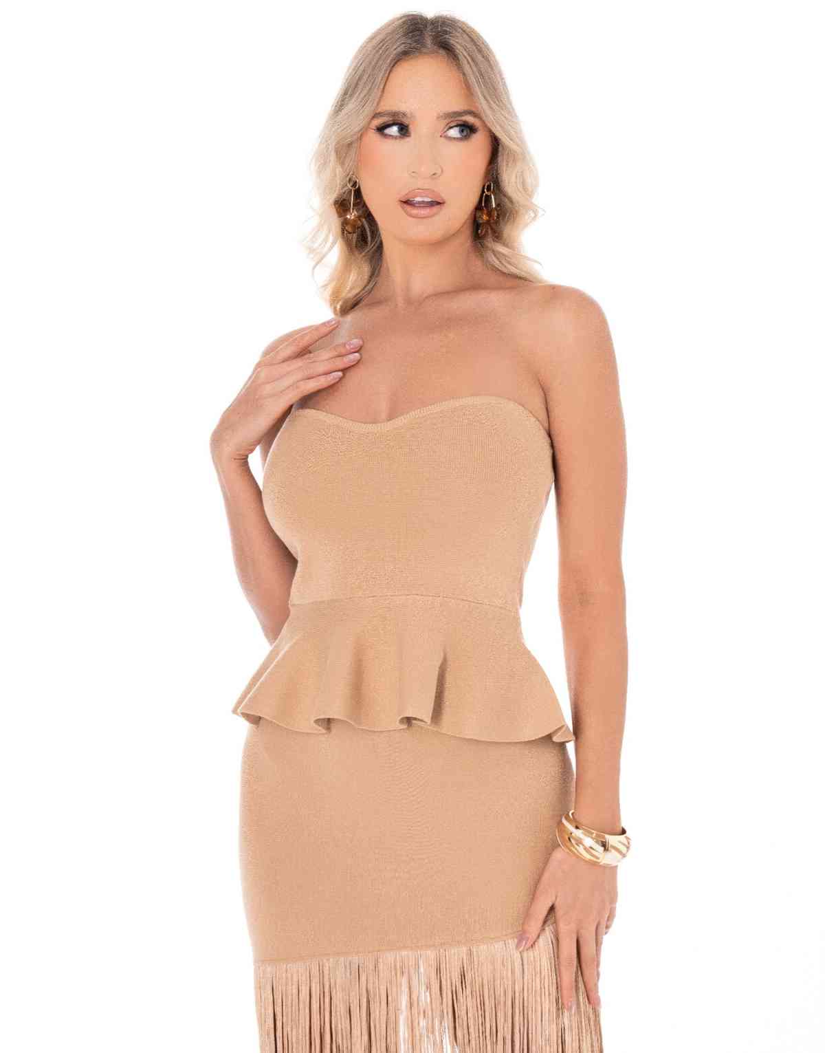 Top bustier sans bretelles camel à volants et franges, coupe près du corps