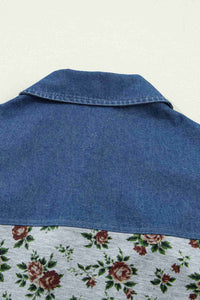 Haut femme dos en denim bleu, partie inférieure à fleurs sur fond clair
